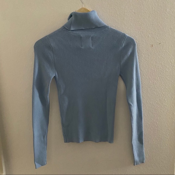 UNIF baby blue Embroidered turtleneck - Picture 4 of 4